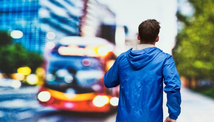 автобус - СЕДЕМГОДИШНО ИЗСЛЕДВАНЕ: Тичането след автобуса намалява риска от ранна смърт