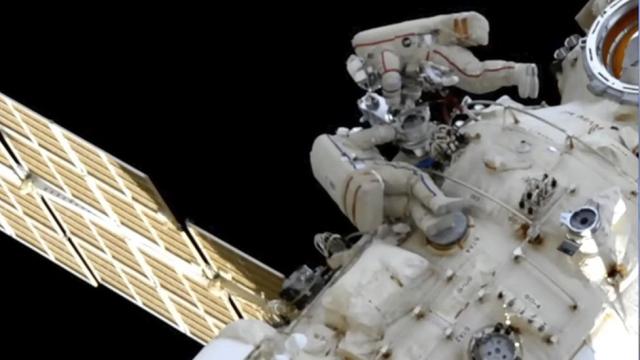 Създадоха робот, който се самолекува след нараняване