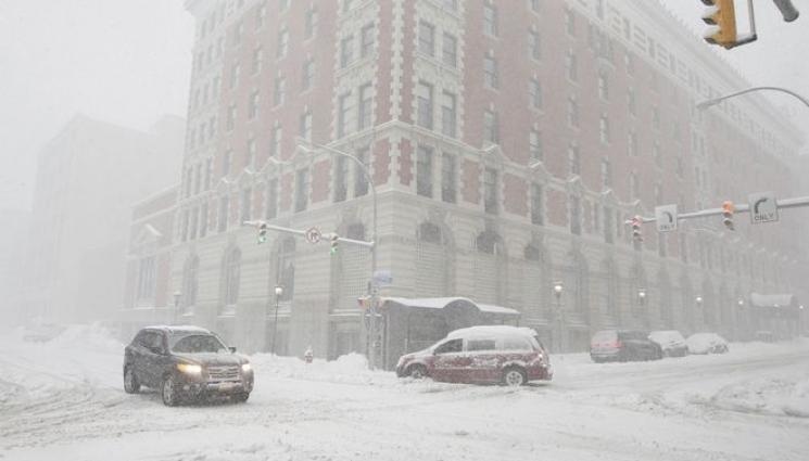 САщ - ЗИМНА БУРЯ В САЩ: Мощна буря породи торнадо, донесе и обилни снеговалежи