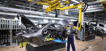 <p>Производство на Mercedes-Benz на CLA Coupe в Кечкемет, Унгария. Днес заводът се преоборудва за производство на електромобили.</p>
