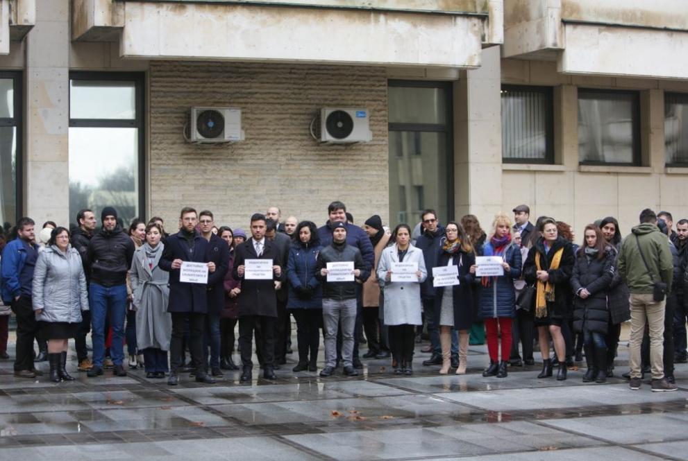 Считано от днес, петък, 13 януари 2023 г., стачкуващите служители