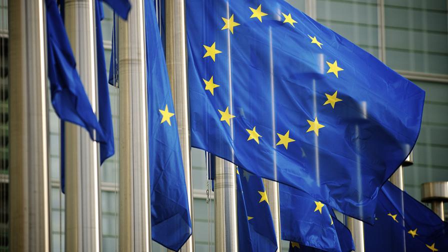 ЕС ще затегне контрола над ИТ гигантите и данните