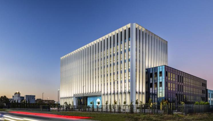 сграда - Новата сграда на NOVA е бизнес сграда за 2022 година