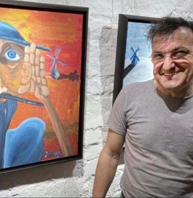 Зуека с негови картини