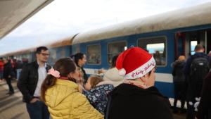 Коледният влак на БДЖ теглен от парен локомотив ще пристигне