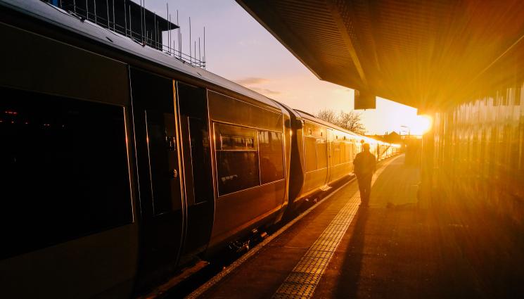 влак - ЗА ВЕЛИКДЕН: БДЖ пуска близо 13 000 допълнителни места