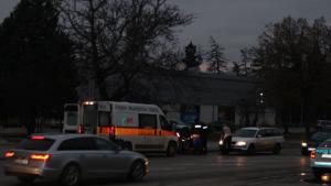 Автомобил управляван от 66 годишен лекар от София блъсна в 7 35 ч