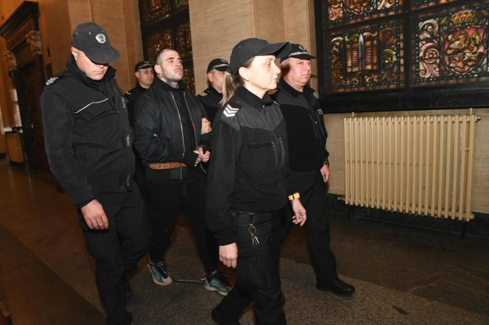 Полицайката Симона Радева се яви в съда по делото „Семерджиев“ (СНИМКИ ...