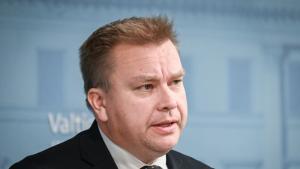 Финландският министър на отбраната Анти Кайконен обяви че ще се