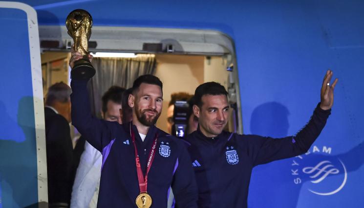 Аржентина - Световните шампиони показаха купата в родината си