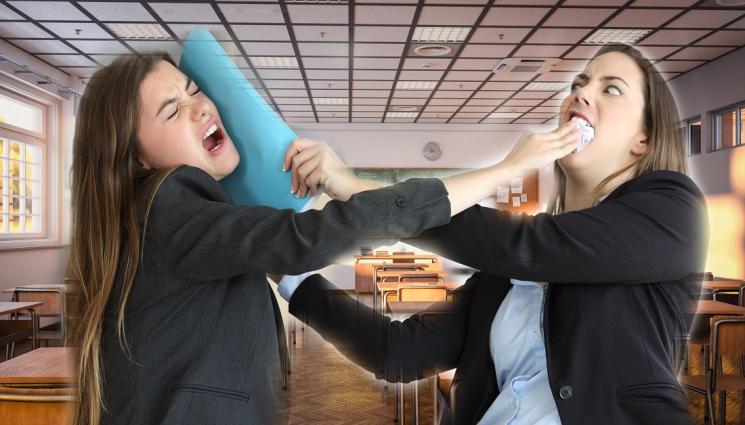 бой жени училище - КАТО В САПУНКА: Учители и директорка на училище не могат да се търпят, хванаха се за косите