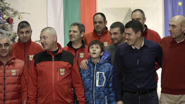Приз за ангелите: Наградиха спасителите на Сашко (ГАЛЕРИЯ)