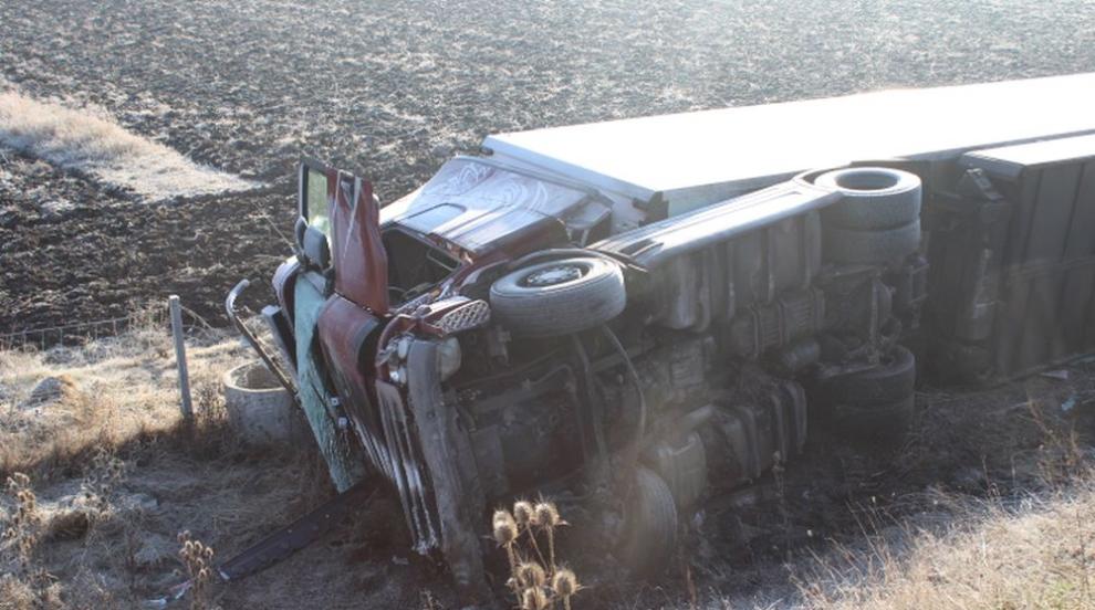 Шофьор на товарен автомобил загина, след като падна в дере в Силистренско