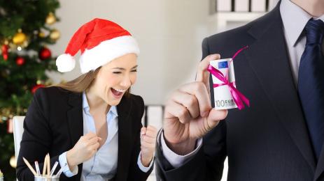 заплата коледа бонус