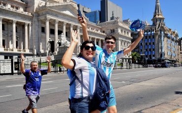 Милиони хора излязоха по улиците на Буенос Айрес за да