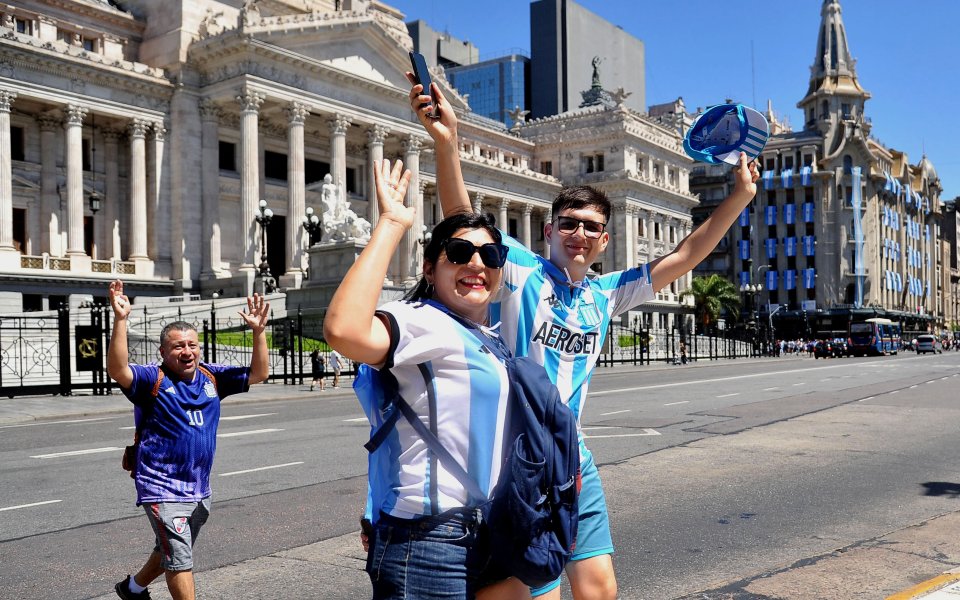 Милиони хора излязоха по улиците на Буенос Айрес, за да