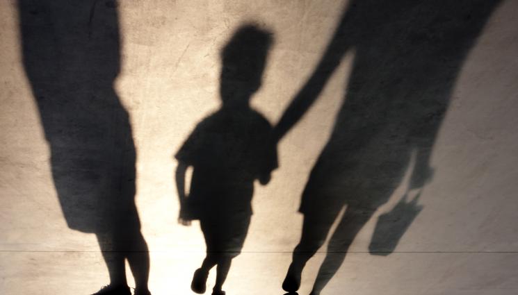 дете - Българско дете е отнето от семейството му в Испания след тормоз в училище, майката се бори да си го върне