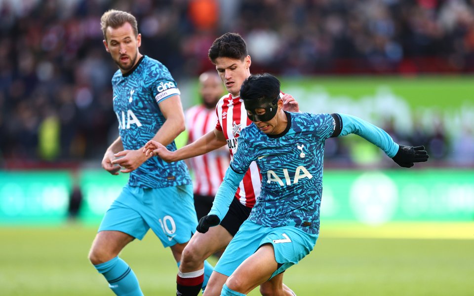 Брентфорд и Тотнъм играят при 2:0 в двубой от първия кръг