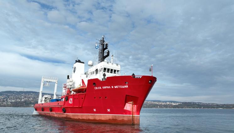 кораб - Първият български научноизследователски военен кораб потегля към Антарктида