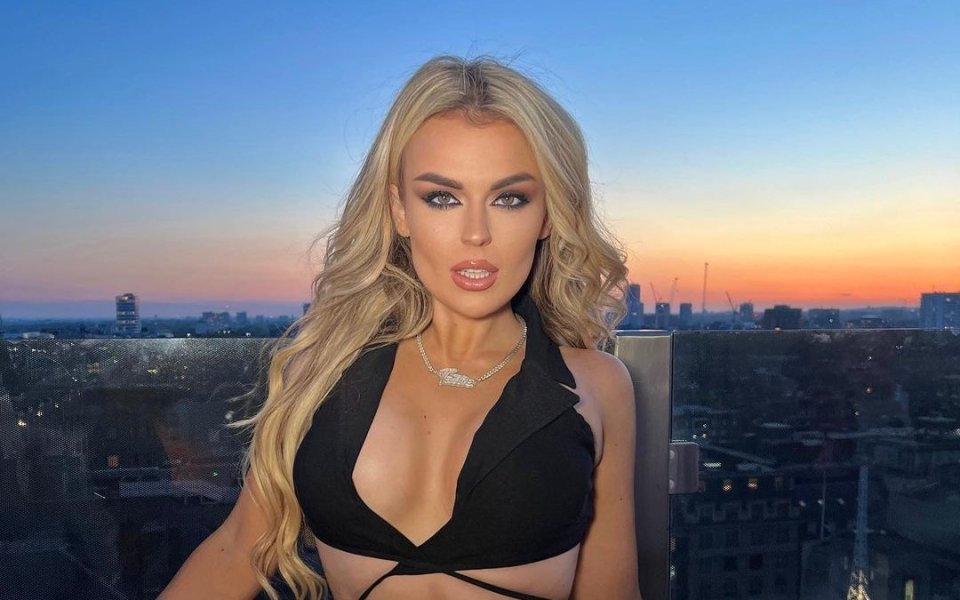 Бразилската певица Талия Сторм хвърли в екстаз последователите си в