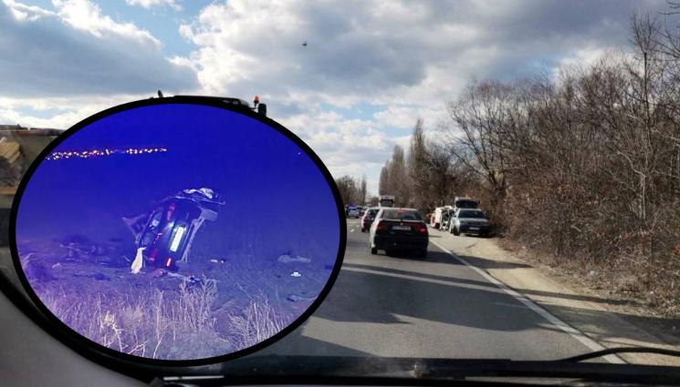 n - ЖЕСТОКО: Шофьор загина след сблъсък с билборд край Казанлък