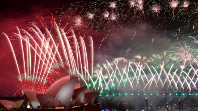 Необичайни и странни традиции за изпращане на старата и посрещане на новата година по света