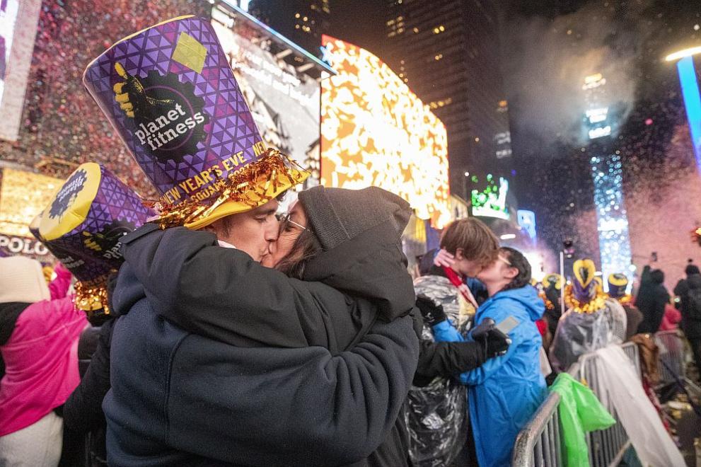 Новогодишните празненства преминаха през по-голямата част от света, като хората