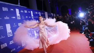 Флоранс Пю е кралицата на червения килим за 2022 година