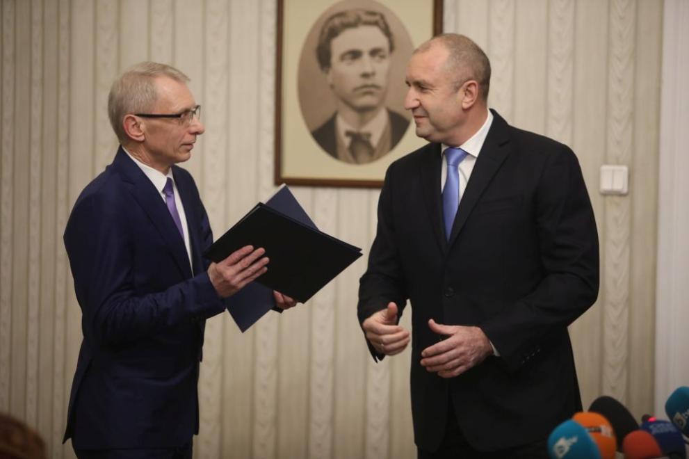 Президентът Румен Радев връчи втория мандат за съставяне на кабинет на кандидата на ПП акад. Николай Денков
