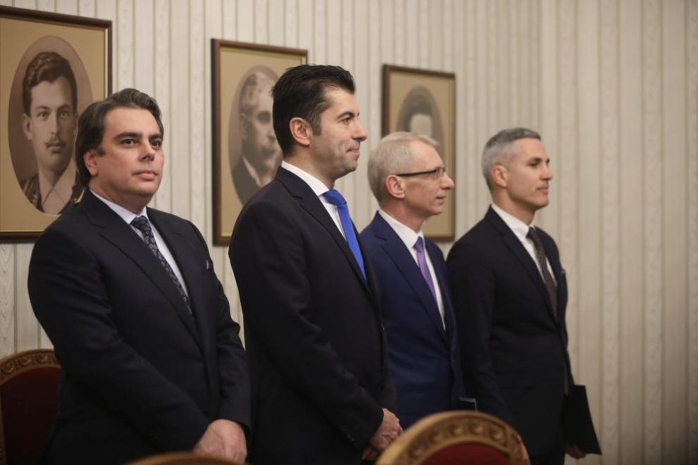 Президентът Румен Радев връчи втория мандат за съставяне на кабинет на кандидата на ПП акад. Николай Денков