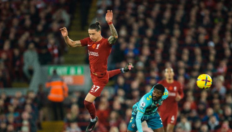 Нунес - Уругвайски нападател на Ливърпул бе осмян от пицария