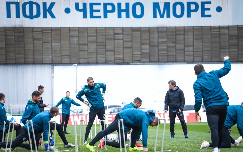 Отборът на Черно море ще изиграе две контроли в сряда,