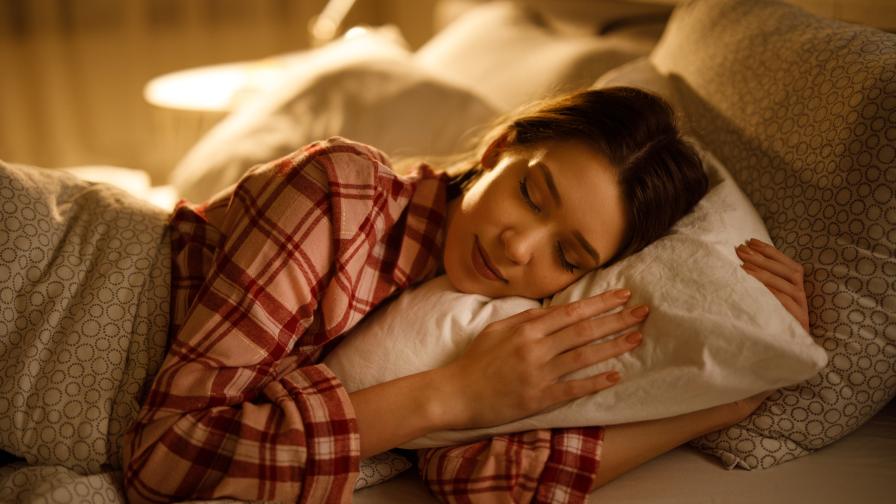 Постоянен и спокоен сън 

Сънят е жизненоважна биологична функция. Нощната почивка е също толкова значима за доброто здраве, колкото диетата и упражненията. Качествен сън означава да заспиваме и да се събуждаме по едно и също време.