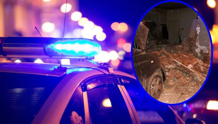 A - ЕКШЪН: Кола се вряза в къща в Нови Искър (СНИМКИ)