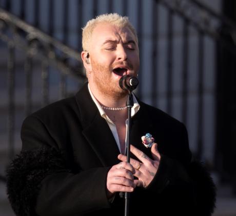 Поп звездата Сам Смит разкри болезнена тайна от своето детство