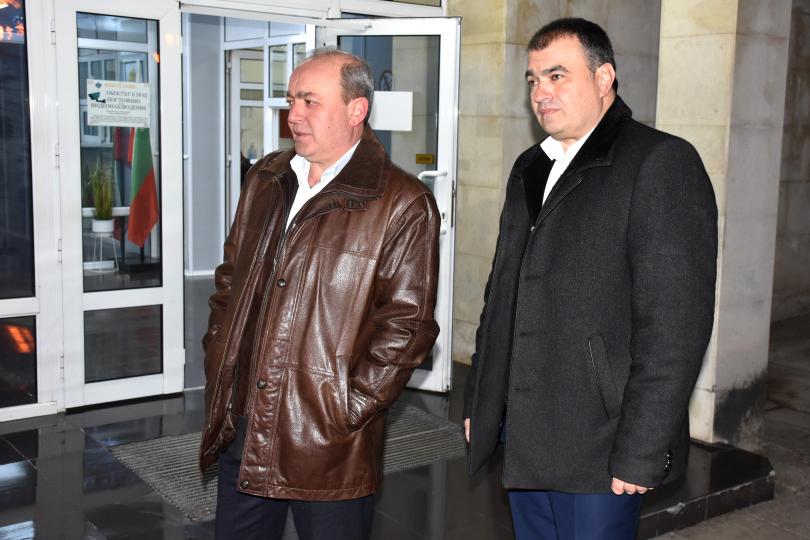 Хората от селото искат фамилията на убийците да бъде изселена.