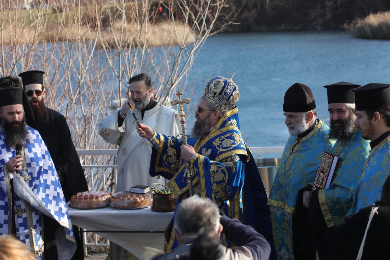 <p>За 25-а поредна година на езерото в столичния кв. &quot;Дружба&quot; се проведе традицията по спасяване на Светия кръст на Йордановден.</p>