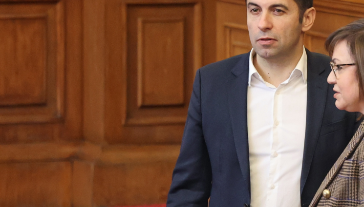 Петков Нинова - Два варианта за третия мандат: Отива при БСП или ДБ