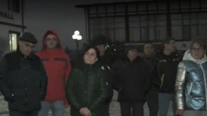 Жители на Добринище протестират срещу решение на общинския съвет в