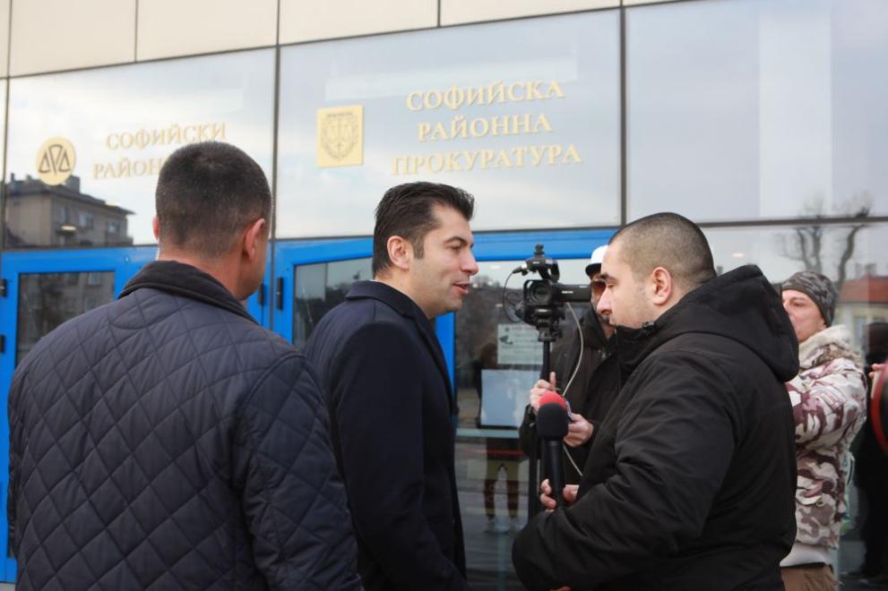 Кирил Петков пристига в Софийския районен съд за делото срещу Бойко Борисов 