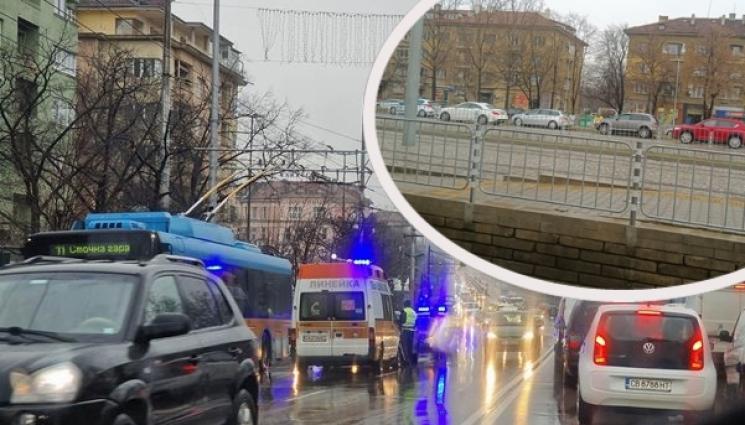 катастрофи софия - ДА НЕ ПОВАЛИ МАЛКО: Дъждът предизвика редица катастрофи в София (СНИМКИ+ВИДЕО)