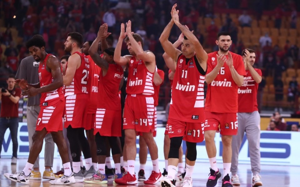 Олимпиакос, с българина Александър Везенков в състава, загуби от Монако