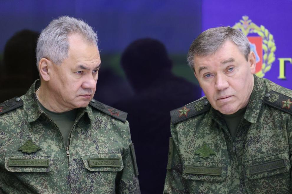 Началникът на генералния щаб на руските въоръжени сили Валерий Герасимов (вдясно) редом до министъра на отбраната Сергей Шойгу