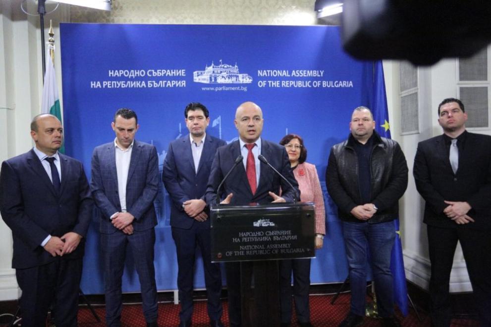 Народните представители от софийските листи на БСП заедно с групата