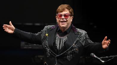 Elton John добави още концерти към прощалното си турне
