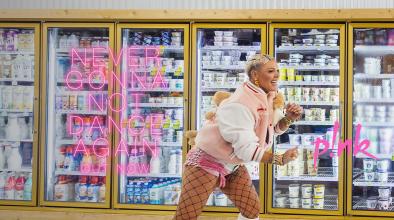 Pink кара кънки в супермаркет