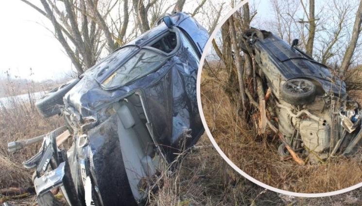 кацнал на едно дърво - ЗРЕЛИЩНА КАСКАДА: БМВ „кацна“ на дърво край Банско (СНИМКИ)