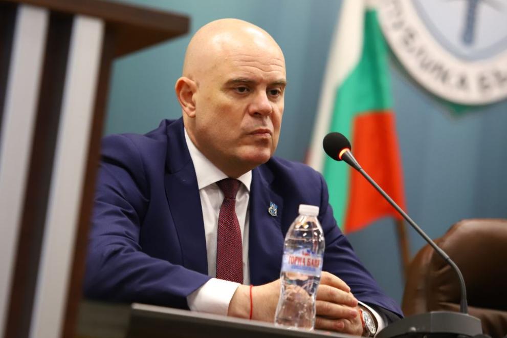 Безогледният политически натиск над Прокуратурата на България се дължи на