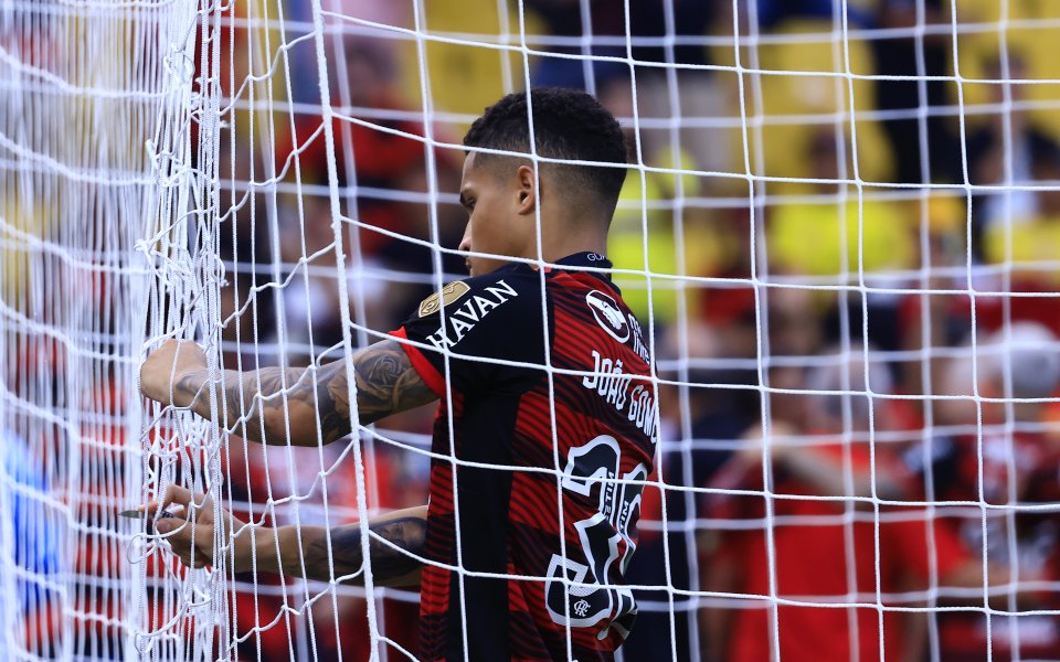 Уулвърхемптън е близо до привличането на бразилския талант Жоао Гомес