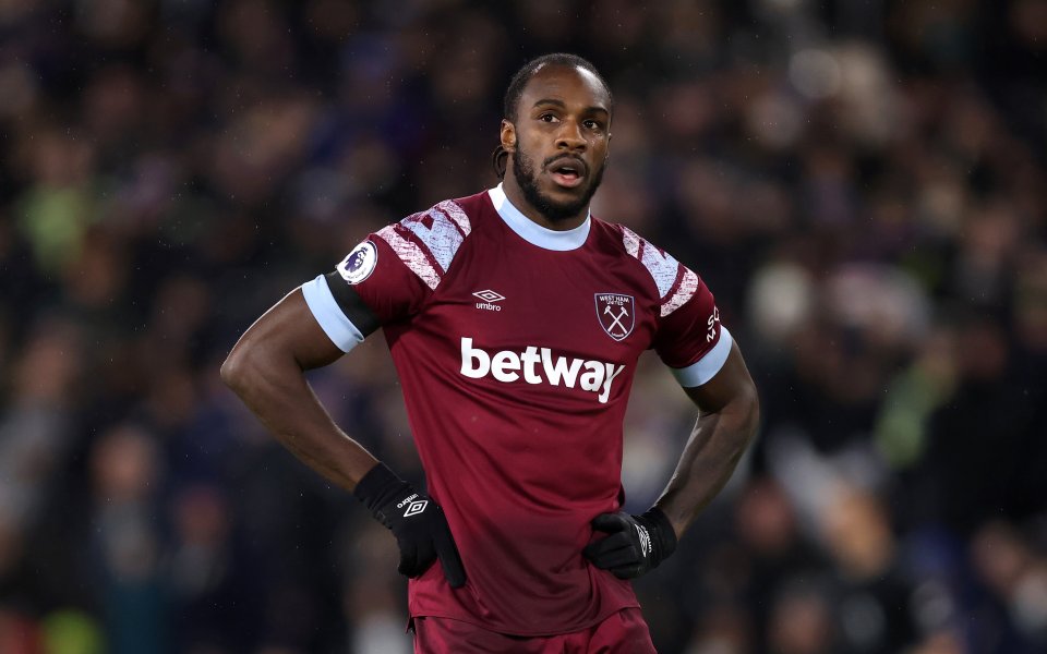 Набирането на играчи в Челси продължава, след като се твърди,